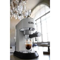 Рожковая кофеварка эспрессо DeLonghi EC685W Фото 6