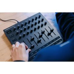 MIDI контроллер Novation Launch Control XL 3 Фото 8