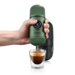 Кофеварка кемпинговая Wacaco Nanopresso з чохлом зелена Фото 1