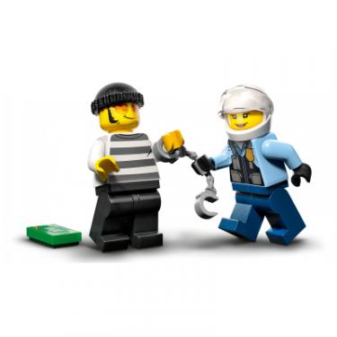 Конструктор LEGO City Переслідування автомобіля на поліцейському мо Фото 2
